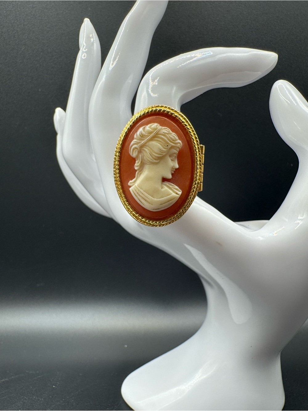 Vintage Avon Cameo Perfume Locket Ring